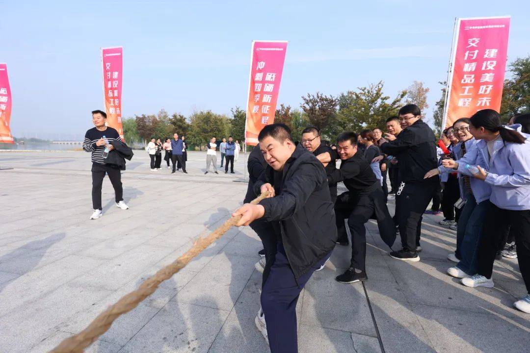 开云体育-关于绿衫追争不止，斗志昂扬向前猛冲的信息