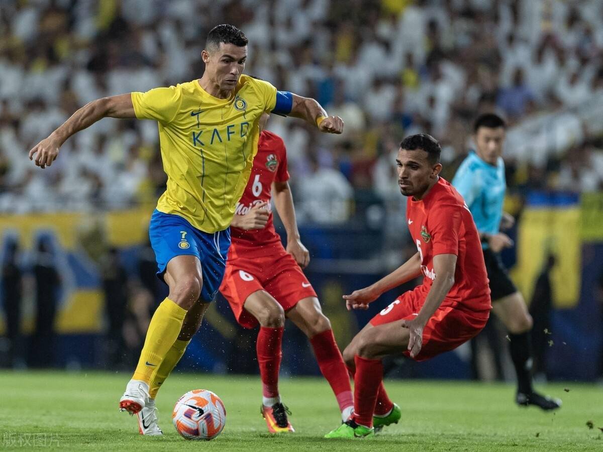 开云APP-巴塞罗那新援首秀助攻，帮助球队获得胜利