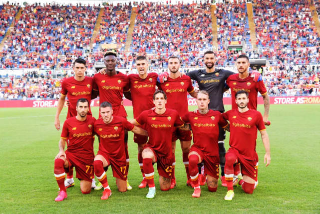 意大利队备战欲夺冠，主教练展开战术