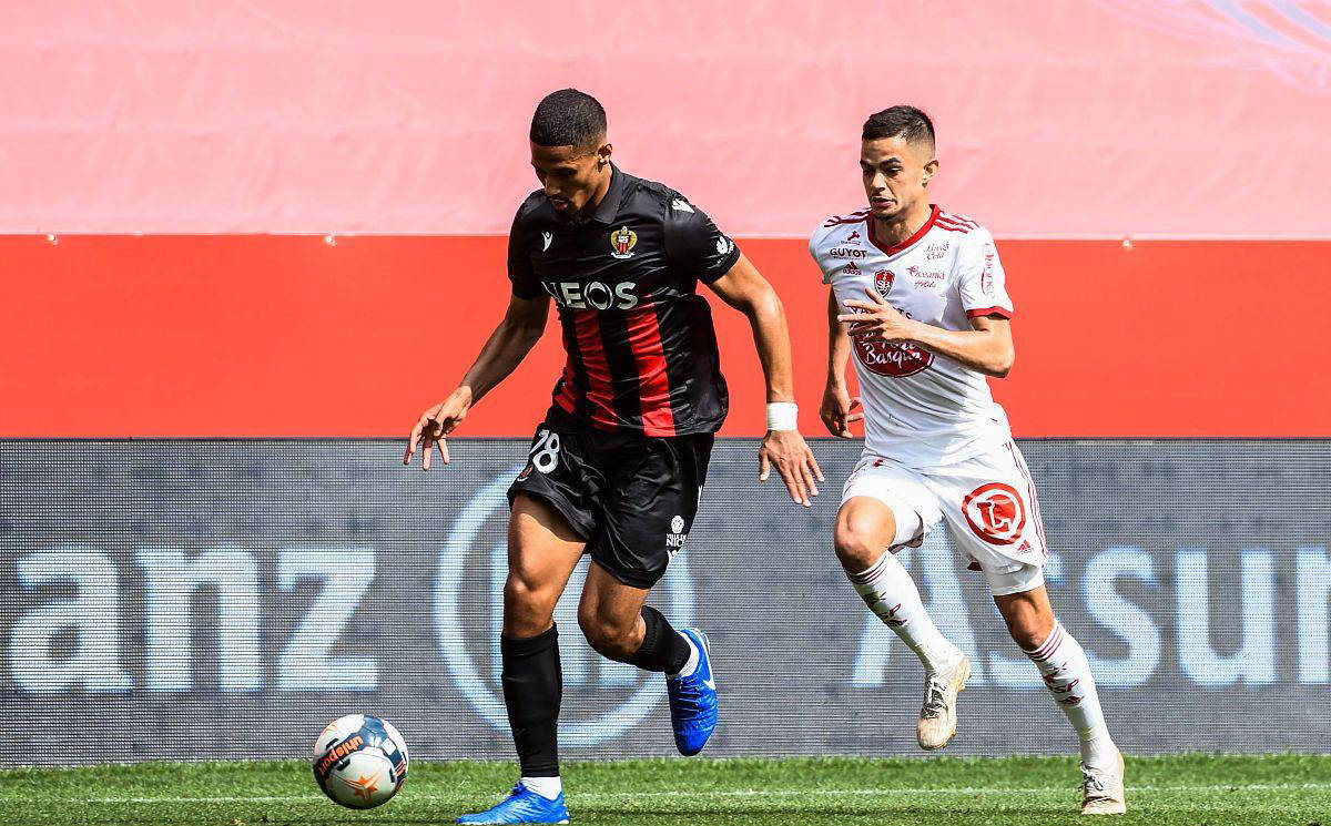 包含尼斯客场击败南特，继续保持不败的词条