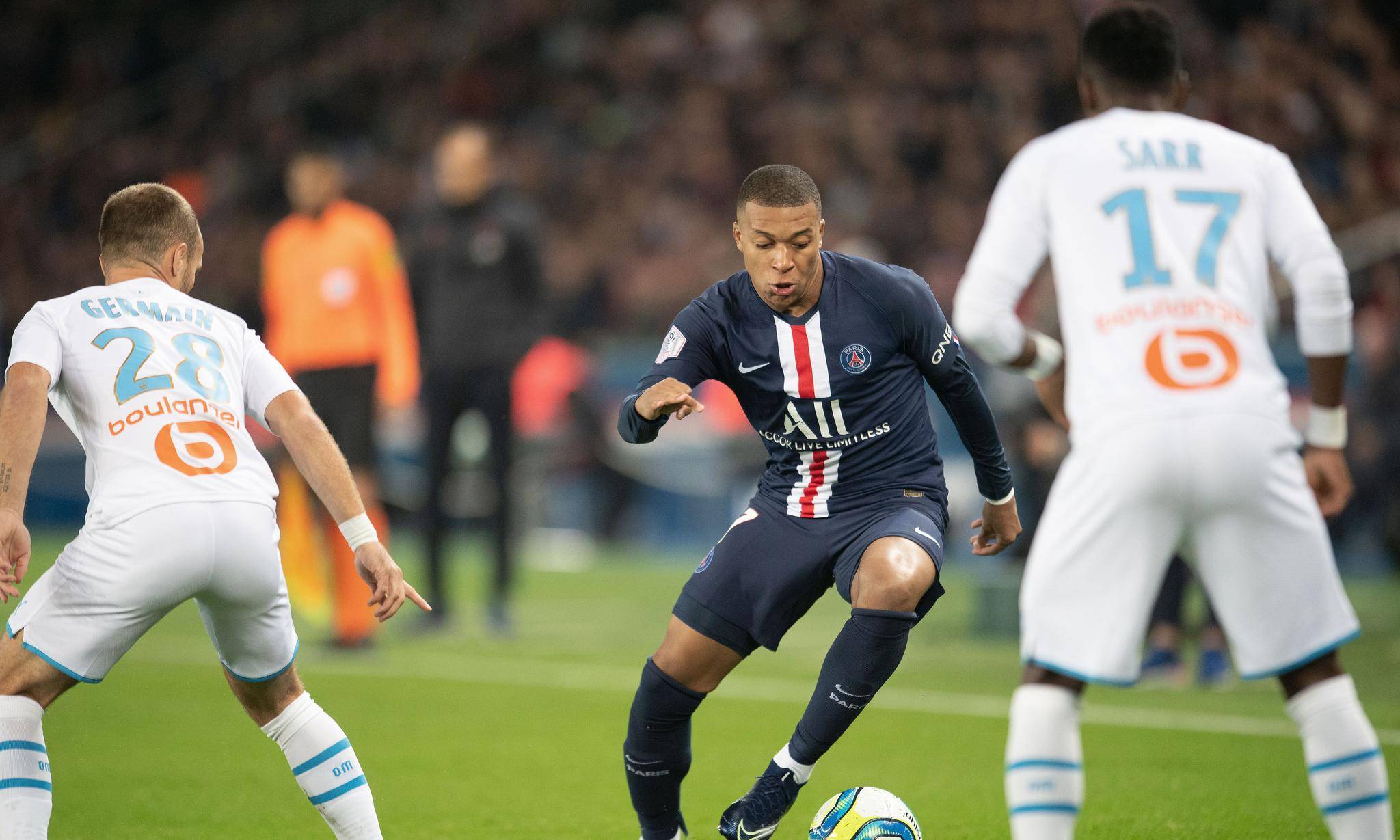 里昂踢出精彩比赛,成功取得胜利 里昂踢出精彩比赛,成功取得胜利