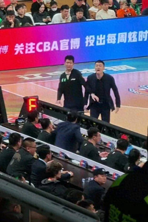 包含重重挑战!主教练言辞暴力被裁判罚下的词条 包含重重挑战!主教练言辞暴力被裁判罚下的词条