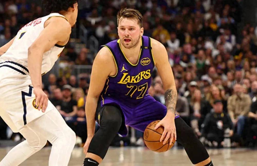 关于Mavericks阵容齐整大胜鹈鹕！东契奇表现抢眼的信息