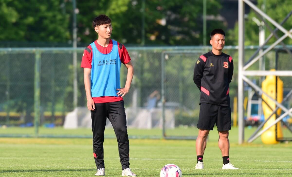 关于球队总经理在采访中透露了未来引援计划的大致方向的信息 关于球队总经理在采访中透露了未来引援计划的大致方向的信息