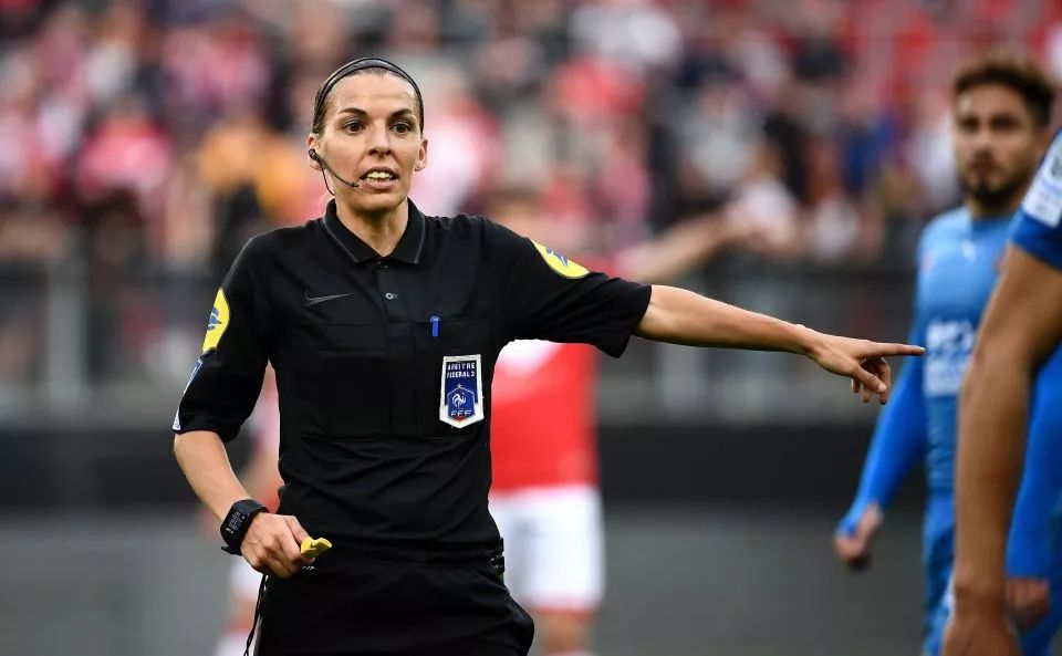 包含亚眠对阵斯特拉斯堡，实力对比尴尬的词条