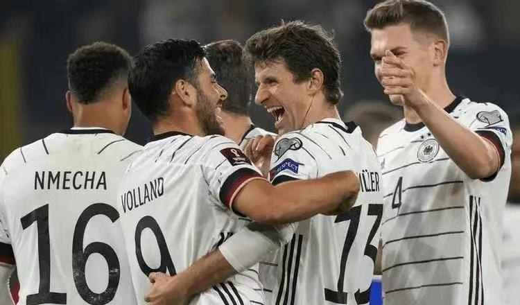 德国队在对阵瑞士队的比赛中险胜