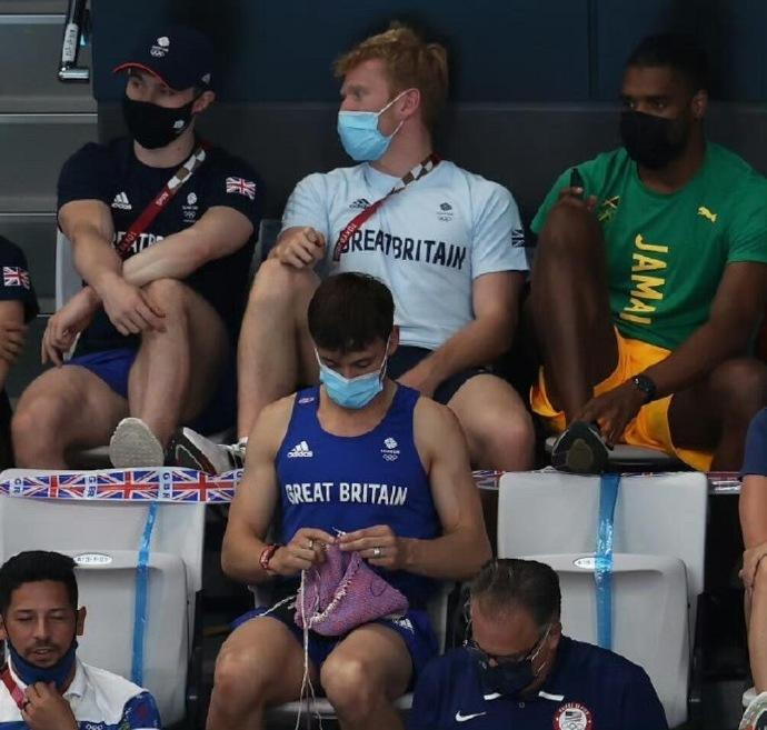 运动员们战斗在赛场,以实力和毅力征服观众 运动员们战斗在赛场,以实力和毅力征服观众