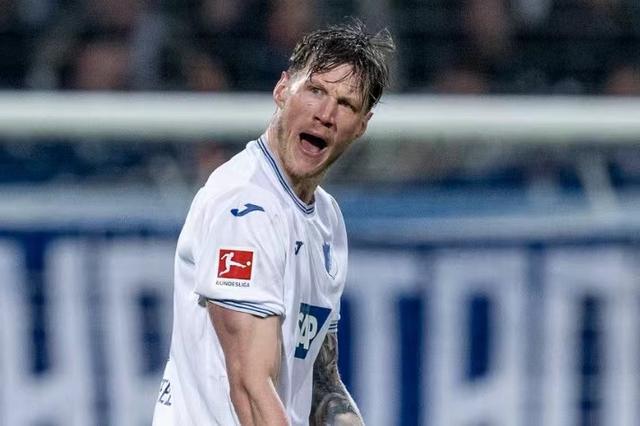 荷兰锋线球员传中准确度令人惊叹 荷兰锋线球员传中准确度令人惊叹