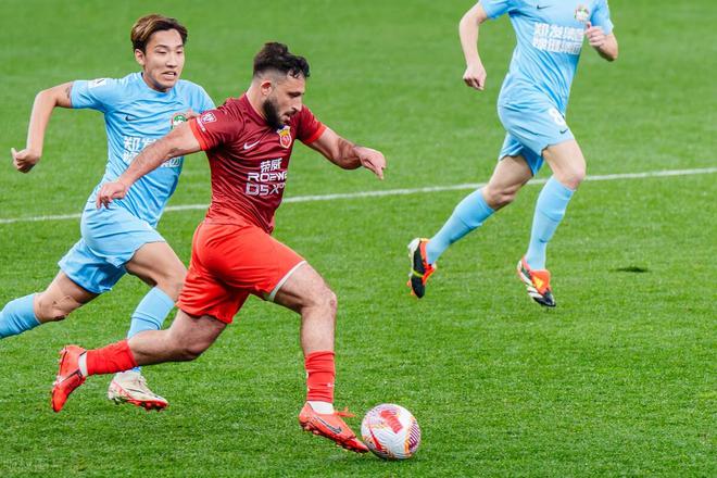 开云体育在线-上港球队实力雄厚，备战过后中超比赛