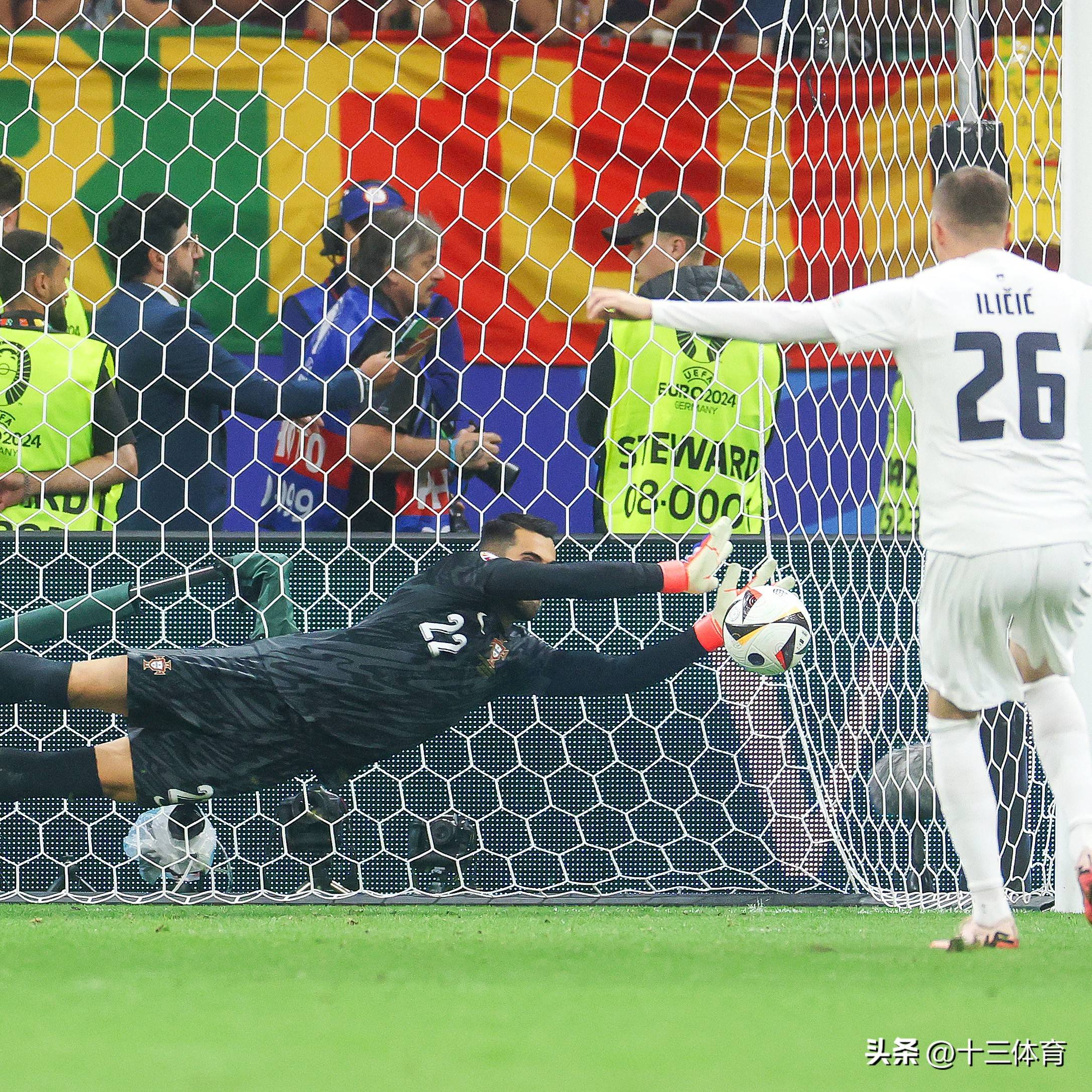 关于惊喜！曼联-逆袭淘汰波尔图晋级欧冠半决赛的信息