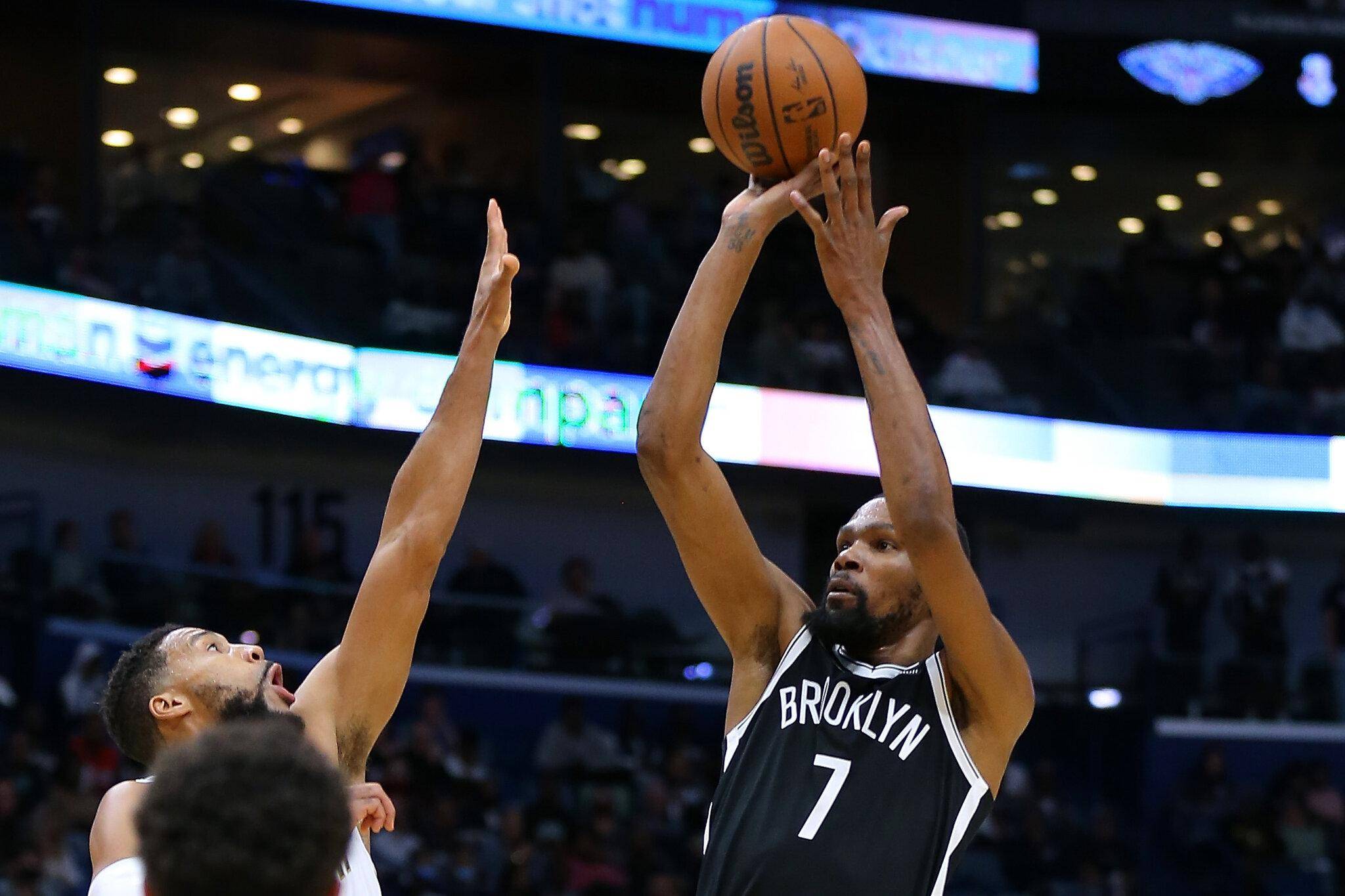 包含雄鹿爆冷负于篮网，遭遇季后赛阻击的词条