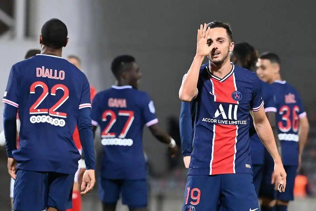 巴黎圣日耳曼在足球欧冠联赛中征服对手 巴黎圣日耳曼在足球欧冠联赛中征服对手