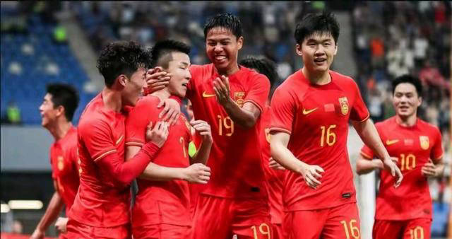 包含基辅迪纳摩与摩纳哥战平，晋级前景不稳定的词条