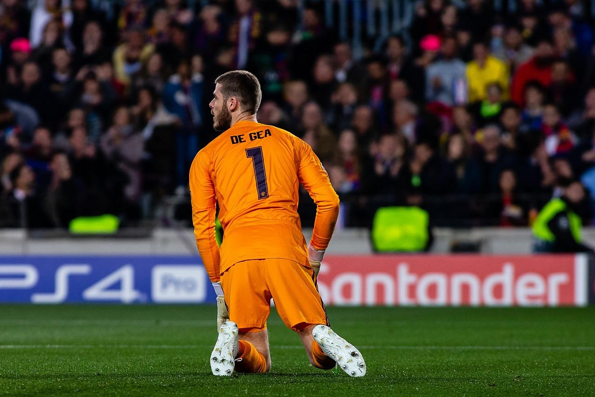 包含比利亚雷亚尔惨遭逆转，遗憾错失三分的词条