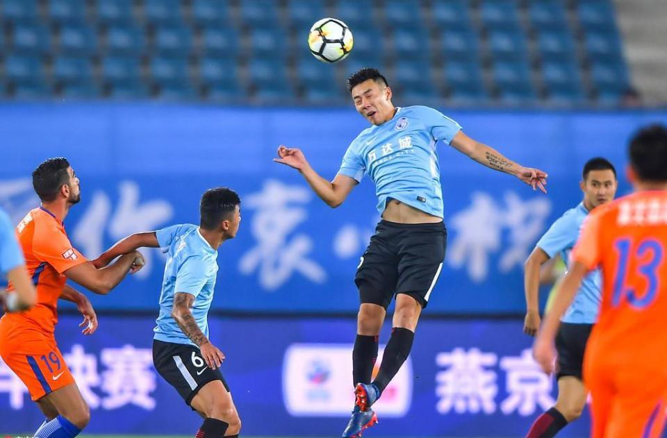 开云体育平台APP-大连一方压下山东鲁能，士气高涨备战接下回合赛事