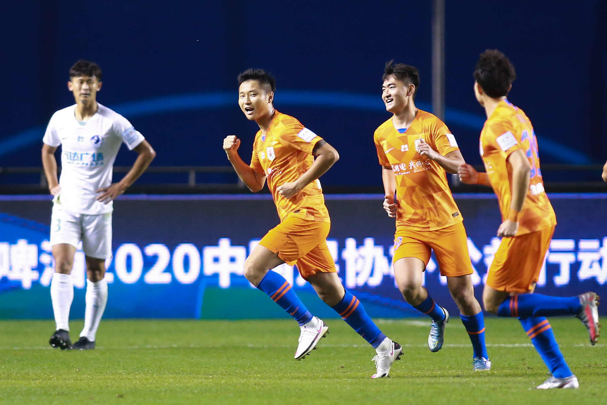 大连一方压下山东鲁能,士气高涨备战接下回合赛事 大连一方压下山东鲁能,士气高涨备战接下回合赛事