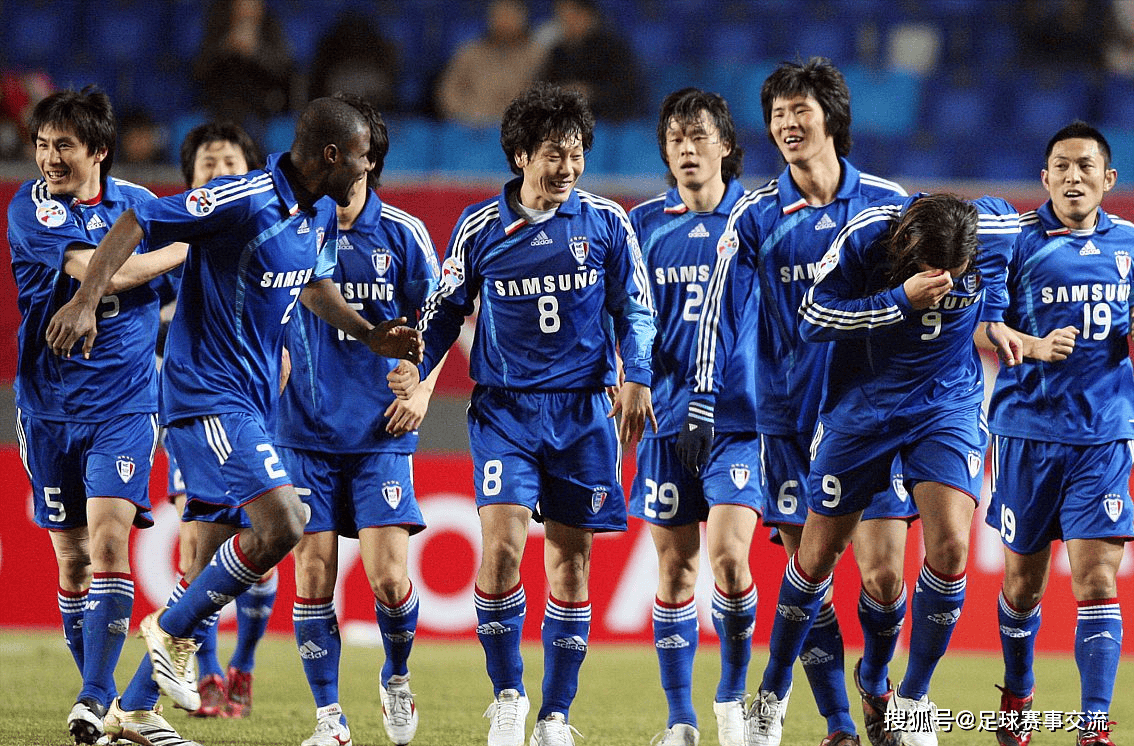 开云体育在线-东京FC球员庆祝胜利进球，庆祝球队胜利