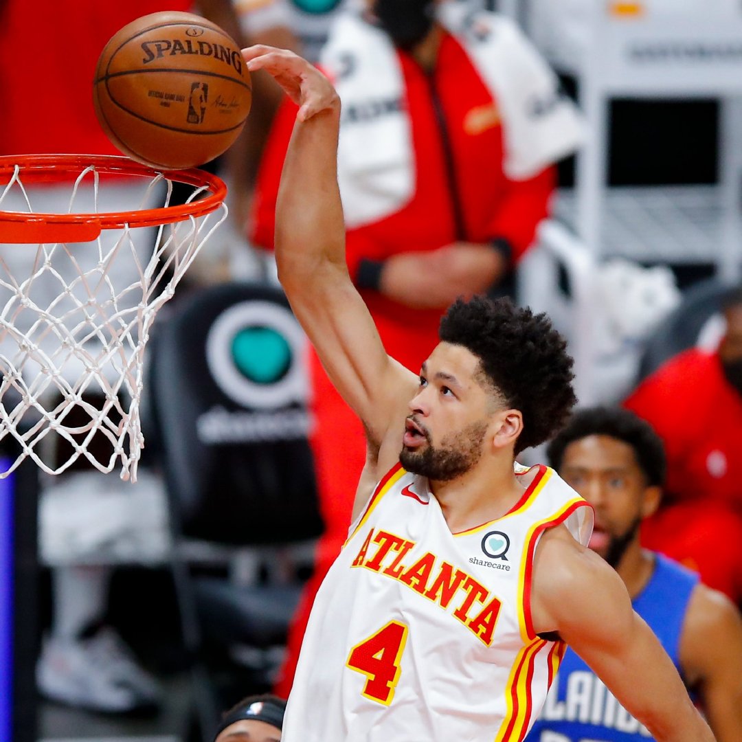 包含梅斯队员因伤退出比赛，球队实力受损的词条